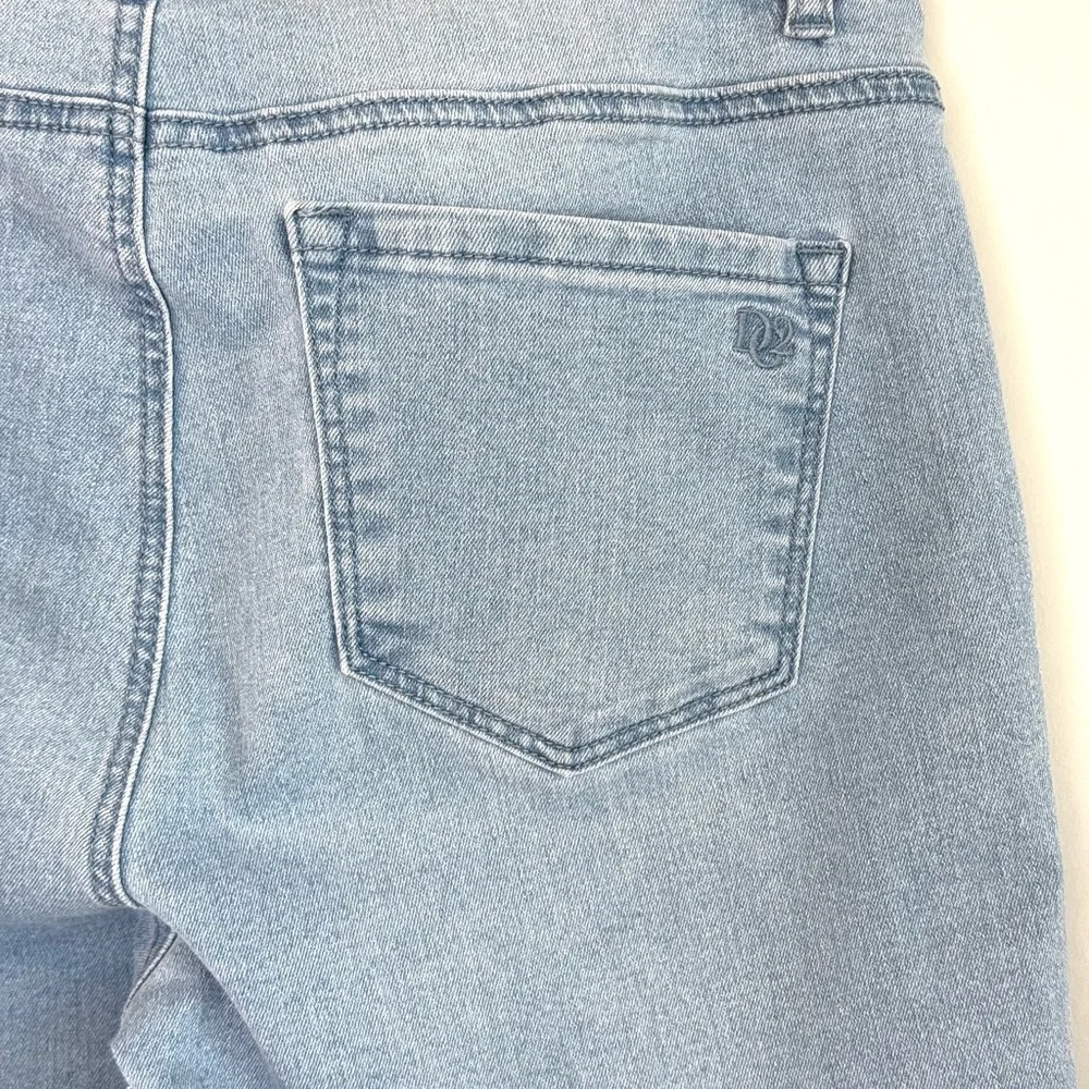 Diane Gilman Cropped Embroidered Jeans Women’s Size 10 Stretch Light Wash DG2 - Picture 8 of 17
